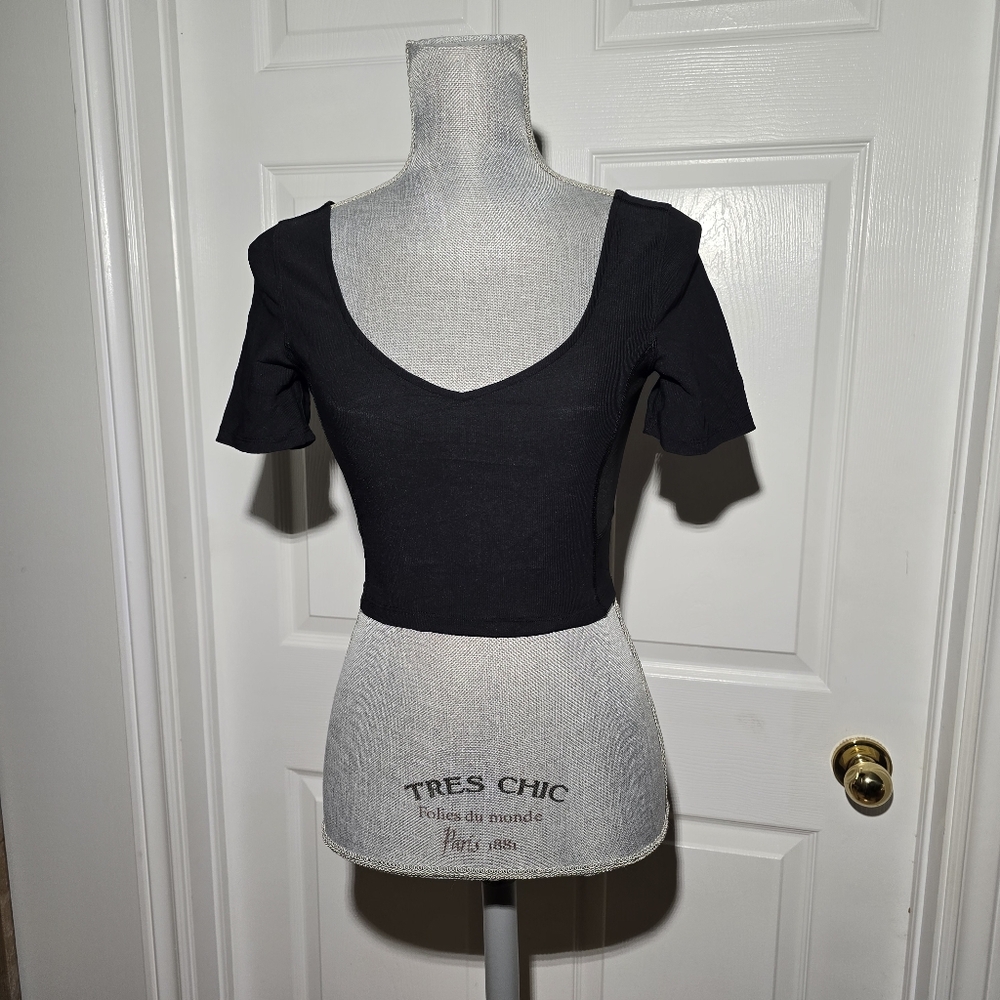 LULULEMON ribbed Yoga V-neck Top - Picture 2 of 5